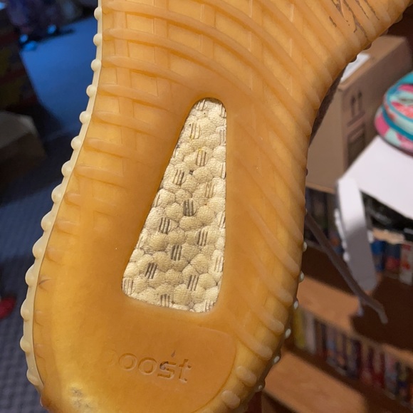 Yezzys - Picture 3 of 5